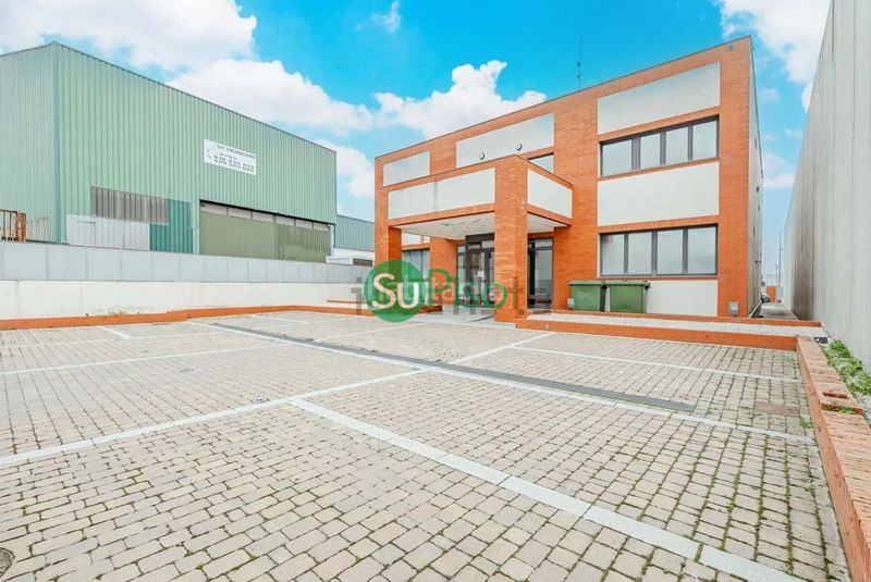 Foto 1999516b-6ca6-4d47-8bb8-40d61ffbc821. Local comercial a calle holanda 5 a Griñón