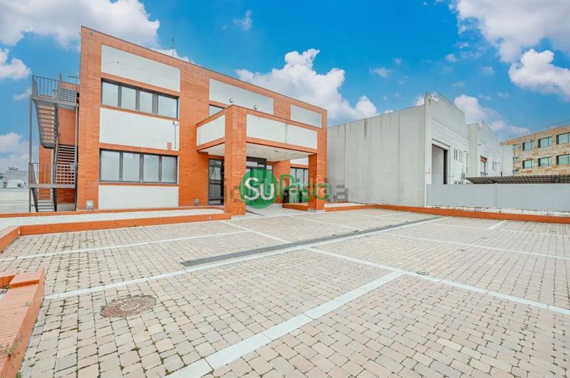 Foto 85105356-d2a5-4a21-b0f4-0e1699eeb218. Local comercial a calle holanda 5 a Griñón