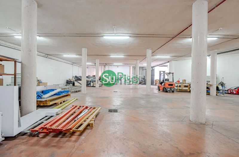 Foto b29a06d8-2f61-49e5-8875-919acd5c0dcb. Local comercial a calle holanda 5 a Griñón