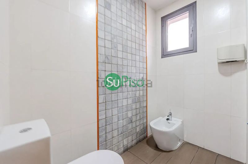 Foto d2b2f78b-05fa-423b-b51d-bac4b1baf367. Local comercial a calle holanda 5 a Griñón