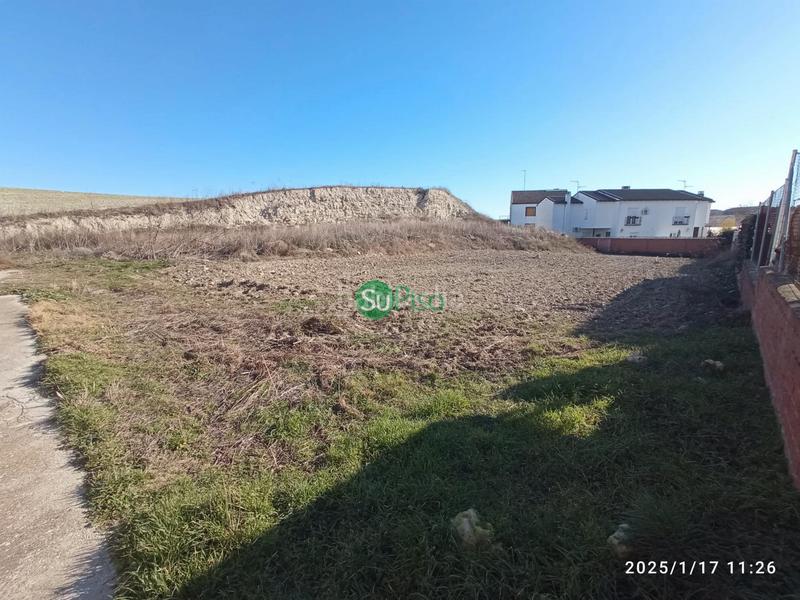 Foto 15ba5816-13fc-4f17-9fc7-5013bad197bc. Wohngrundstück in calle esquivias 10 in Borox