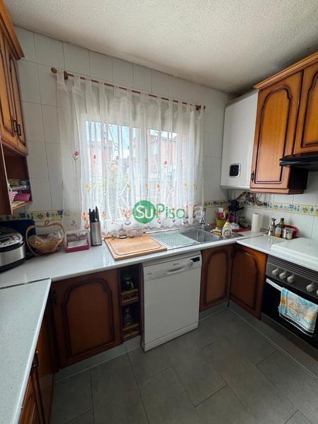 Foto 876c4bb9-c4bb-4d90-84a2-d1c10184c41e. Maison jumelée dans calle la loma 7 dans Yeles