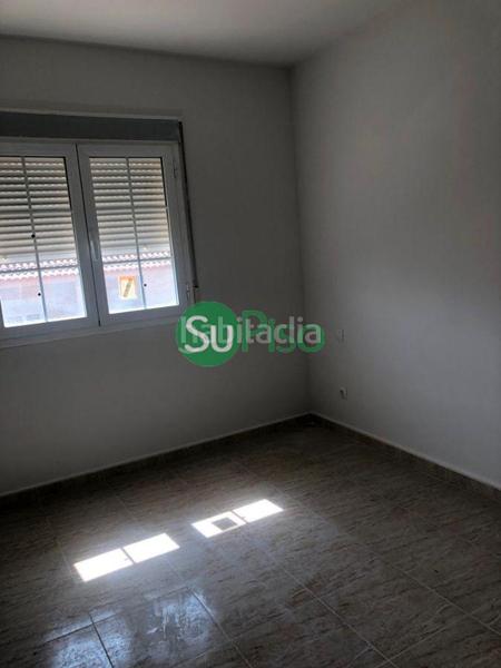 Foto 33467ca1-5f2a-492a-9368-5e9315f23515. Casa pareada en avenida rufino rubio 10 en Yeles