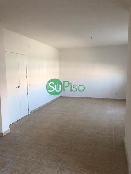 Foto 5b284480-1b37-4f8e-92fb-c45d51f3e131. Casa pareada en avenida rufino rubio 10 en Yeles