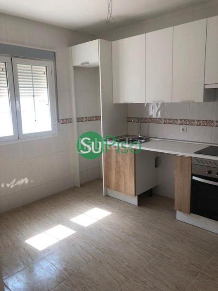 Foto b92118f0-5af1-4475-85b8-66b61d15a121. Casa pareada en avenida rufino rubio 10 en Yeles