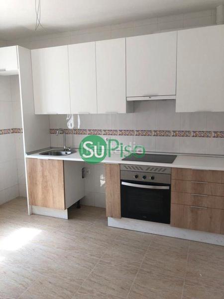 Foto dd79cf8a-30c3-4ab8-98d7-c61df8734383. Casa pareada en avenida rufino rubio 10 en Yeles