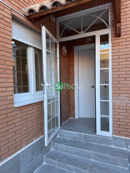 Foto 06f2cd02-a818-4c11-9df6-27071a974b8e. Casa adossada a calle de magallanes 10 a Yuncos