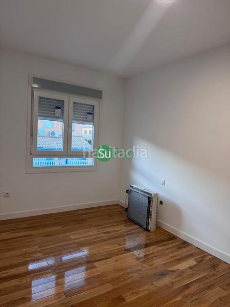 Foto 1f393c6a-f45f-418d-a06f-7cacafca2f53. Casa adossada a calle de magallanes 10 a Yuncos