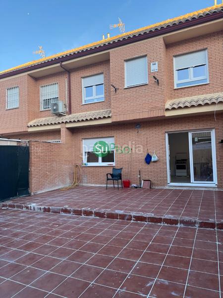 Foto 89584777-6762-4940-adb0-ced2934ee99a. Casa adossada a calle de magallanes 10 a Yuncos