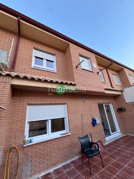 Foto a07fd350-06e1-4315-b9f1-056dd8ea3266. Casa adossada a calle de magallanes 10 a Yuncos