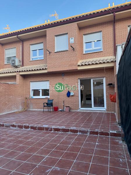 Foto aa4c20ac-b2f4-4f16-92c7-72930b3fa8bd. Casa adossada a calle de magallanes 10 a Yuncos