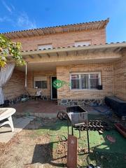 Maison jumelée  Calle sierra de gredos 27. Chalet adosado en morera, con 213 m² construidos