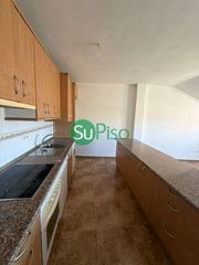 Etagenwohnung in Avenida rufino rubio 9. Piso ubicado en pleno centro de yeles, con una superficie de 68