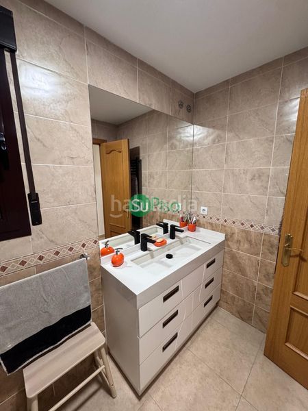 Foto 92ab79b8-d58a-49ab-8fe1-22db738d95d1. Pis amb calefacció aparcament a Cedillo del Condado