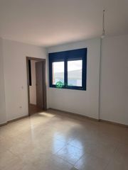 Piso  Calle la bodega 5. Amplio piso en magán – espacio, luz y confort en una ubicación p