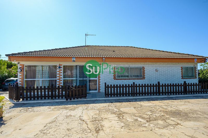 Foto f36cedef-4fb3-4e34-bb55-9a30928b600c. Xalet amb calefacció aparcament piscina a Parque Manuel de Vega-Carretera de Ugena Illescas