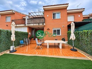 Casa adossada a Calle Hinojal 13