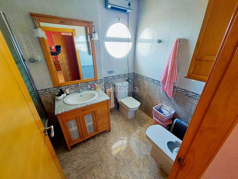 Foto 190e4203-c4ca-429d-9718-687e72761158. Casa aparellada amb aparcament a Calasparra