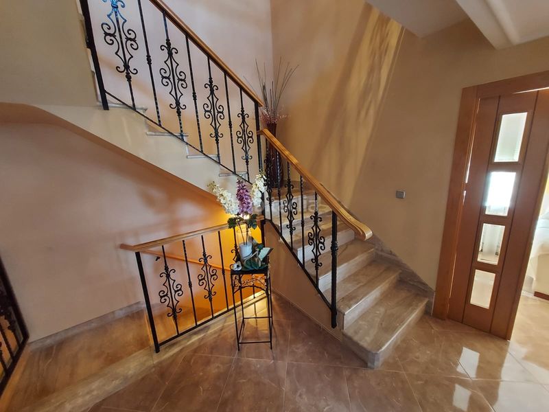 Foto a68a7446-c183-4d45-bc78-7d8c8aa94e32. Casa aparellada amb aparcament a Calasparra