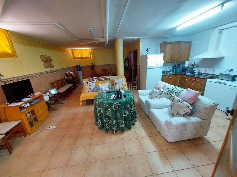 Foto bd47ab76-f421-4d32-9c37-5f2c7c40ddd6. Casa aparellada amb aparcament a Calasparra