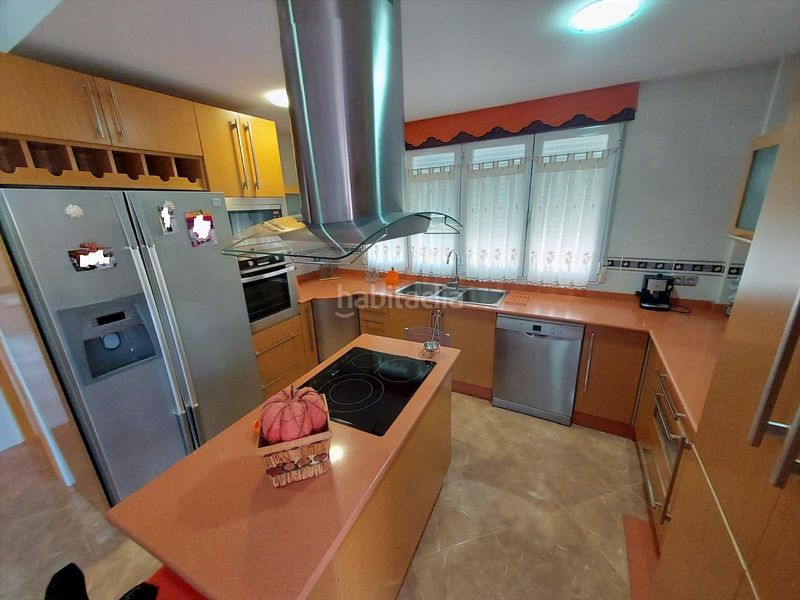 Foto ed4ab852-7da5-48e6-99bf-d22811596956. Casa aparellada amb aparcament a Calasparra
