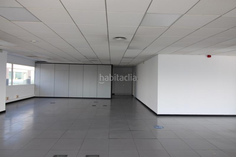 Foto fd8b6a64-4205-4861-8449-d6b2a8440a93. Location bureau avec parking dans Volpelleres Sant Cugat del Vallès