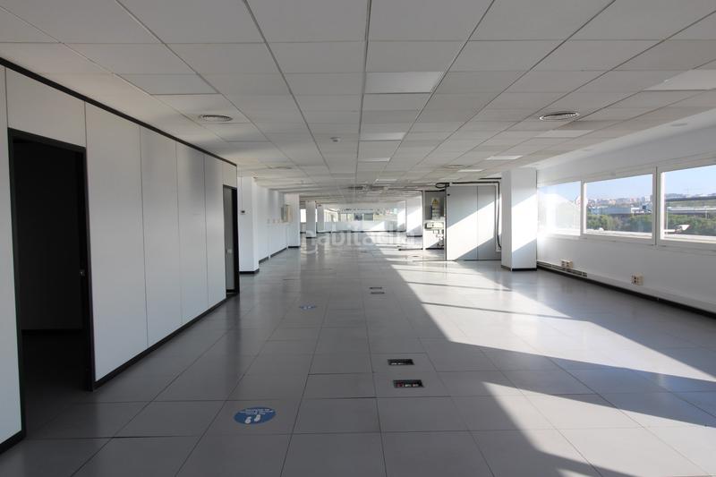 Foto 0e792d7e-728d-4f4a-ac79-ae7fd5348191. Rent office space with parking in Volpelleres Sant Cugat del Vallès