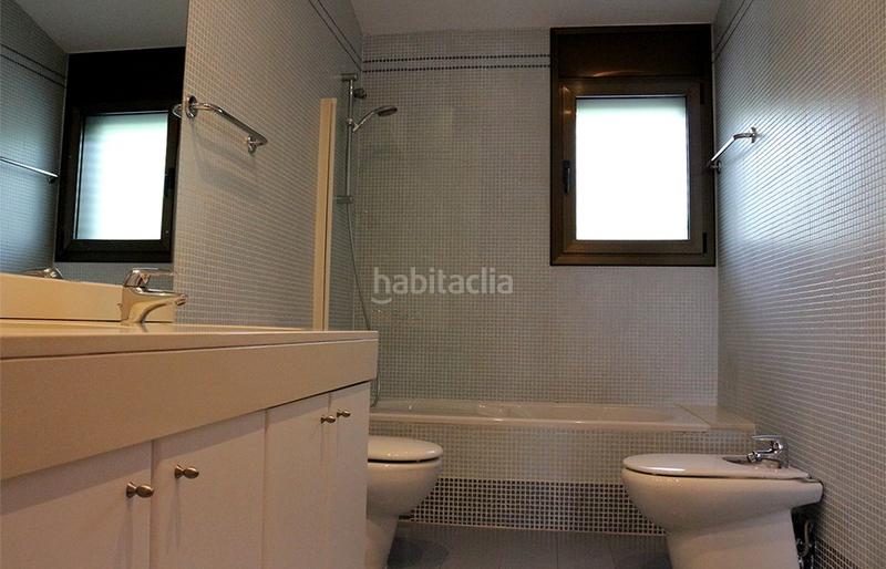 Foto 89ce0625-8549-44b4-bde0-4ebe4e882923. Lloguer casa amb calefacció aparcament piscina a Sant Cugat del Vallès