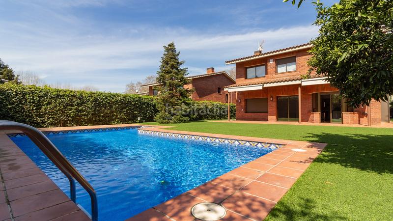 Foto fea2936a-7e6f-4484-9608-000b4f856bca. Lloguer casa amb calefacció aparcament piscina a Sant Cugat del Vallès