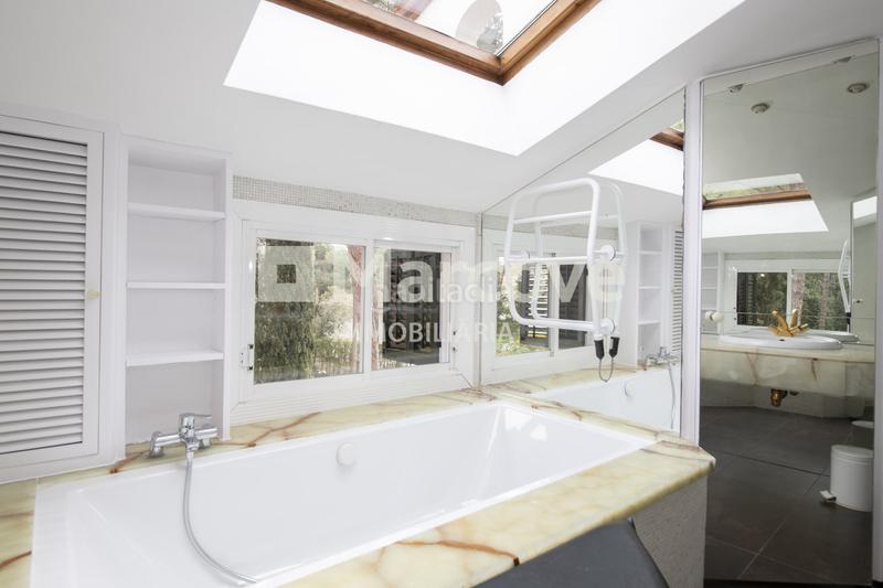 Foto af7e0d13-741f-494a-8f24-a9d9d06f0952. Casa con riscaldamento parcheggio piscina in Valldoreix Sant Cugat del Vallès