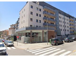 Local Comercial en Plaça Catalunya. Local en venta, esquinero y con gran visibilidad en manresa