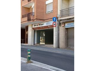 Alquiler Local Comercial  Carrer de sant blai. Manresa - sagrada familia. fantástico local comercial totalmente