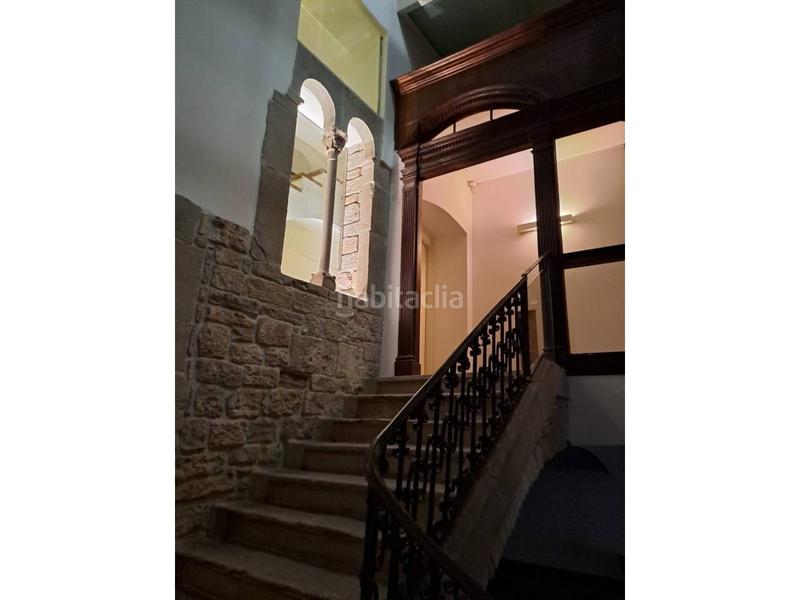 Foto 481f6bf8-a513-464b-a54a-6e2d120df652. Dúplex fantástico dúplex en venta en el centro histórico en Manresa