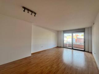 Miete Etagenwohnung  Josep maria planes. Piso con piscina y jardín comunitario en el centro de manresa