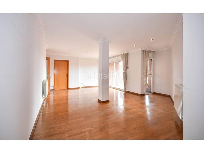 Foto 8a12ebbc-f92c-43a9-a1bc-e748c4f1eb80. Dúplex amb calefacció a Plaça Catalunya Manresa