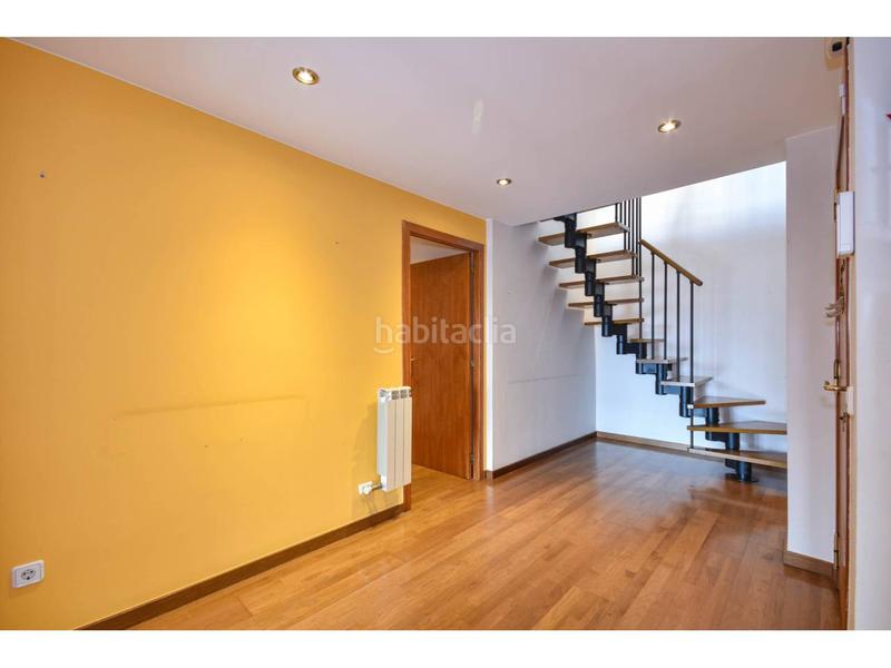 Foto d0229483-8aba-4104-b221-7fa870ec2392. Dúplex amb calefacció a Plaça Catalunya Manresa