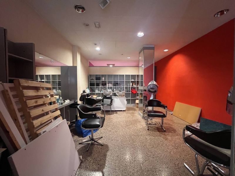 Foto b3af131f-e9b8-4357-81d4-9bbab161d508. Local comercial a Plaça Catalunya Manresa