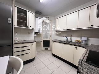 Appartamento in Centre - Passeig i Rodalies. Piso de cuatro habitaciones en venta en el centro de manresa