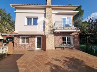 Maison à Sant Fruitós de Bages. La casa de tus sueños en venta, con jardín y piscina en pineda d