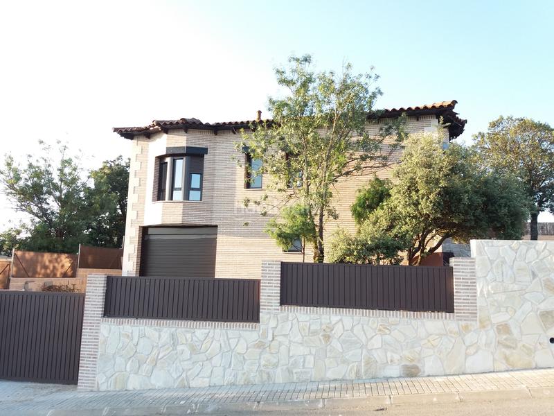 Foto 86644610-0d82-446a-ac32-d80578dfb697. Casa aparellada a Casar (El)