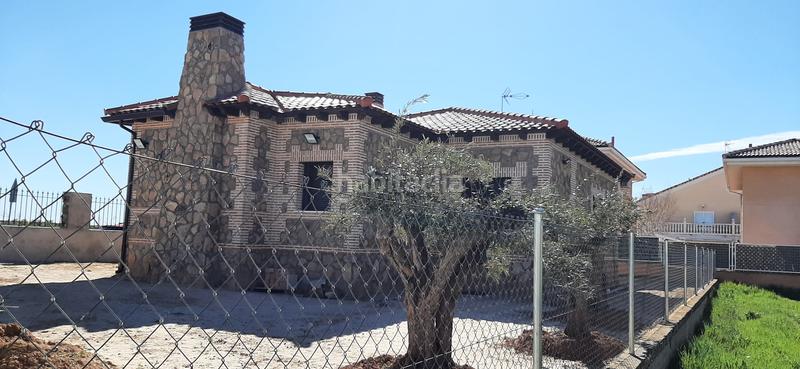 Foto f877112c-3263-495a-8e07-6b8f4ad45943. Casa aparellada a Casar (El)