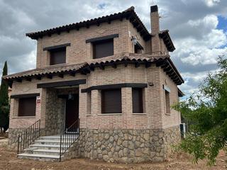 Casa aparellada en Calle de los agricultores 20. Arauzooliveros construcciones