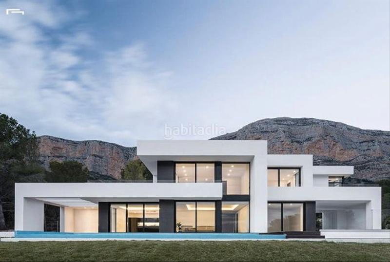 Foto 5154637f-fa98-4dd3-ba6f-a7cfd4f4f0c7. Casa adossada a Cabanillas del Campo