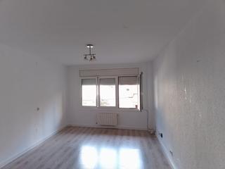 Etagenwohnung  Avinguda de sant narcís. Es ven un pis ideal per a família amb fills