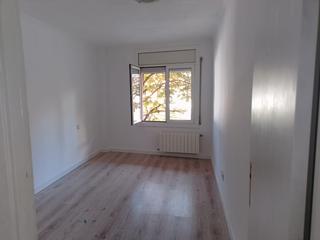 Etagenwohnung  Avinguda de sant narcís. Es ven un pis ideal per una inversió