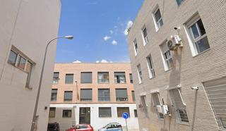 Edificio en Numancia. Edificio a rehabilitar en venta, en el puente de vallecas