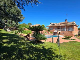 Casa  Penedes. Casa en venta en canovelles, 5 dormitorios.