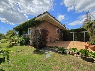 Xalet a Canovelles. Chalet en venta en canovelles, 6 dormitorios.
