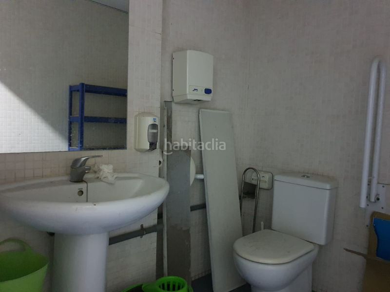 Foto 4f546492-d3d1-41c7-b1c3-fc4286f67139. Alquiler local comercial en Joan Prim 77 local com. en alquiler , 1 despacho. en Granollers