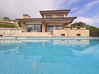 Maison  Tarragona. Casa en venta en sant vicenç de montalt, 5 dormitorios.